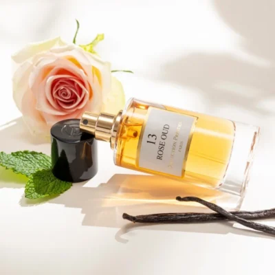 Rose Oud N°13, le parfum oriental d'exception de la Collection Prestige Paris. Rose bulgare, oud précieux et ambre