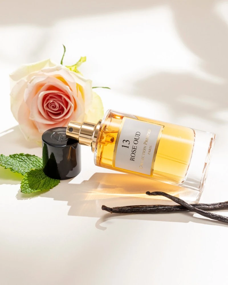 Rose Oud N°13, le parfum oriental d'exception de la Collection Prestige Paris. Rose bulgare, oud précieux et ambre