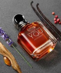 Découvrez Stronger With You Intensely Armani, un parfum masculin intense et irrésistible