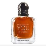 Stronger With You Intensely Armani, un parfum masculin intense et irrésistible.