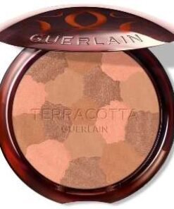 Terracotta Light Guerlain Poudre Éclat Bonne Mine Naturelle 03 Moyen Doré. Une poudre bronzante légère pour un teint lumineux et un effet bonne mine nature