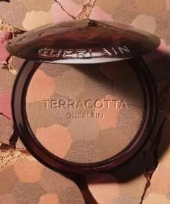 Terracotta Light Guerlain Poudre Éclat Bonne Mine Naturelle. Disponible en teintes 01 Clair Doré, 02 Moyen Rosé, 03 Moyen Doré et 04 Foncé Rosé pour un teint lumineux et naturel.