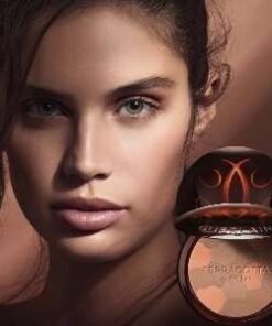 Terracotta Light Guerlain Poudre Éclat Bonne Mine Naturelle. Disponible en teintes 01 Clair Doré, 02 Moyen Rosé, 03 Moyen Doré et 04 Foncé Rosé pour un teint lumineux et naturel.
